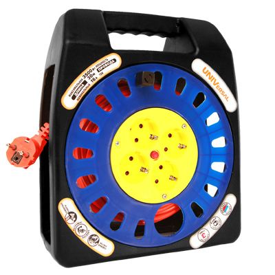 Удлинитель на катушке У16-012 4 гнезда 40м ПВС 3х1.5 с/з 3500Вт 16А закрытый корпус чемодан UNIVersal