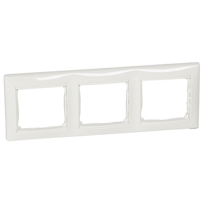 Рамка 3 поста горизонтальная (белая) Valena Classic Legrand (774453)
