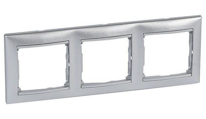Рамка 3 поста горизонтальная (алюминий) Valena Classic Legrand (770153)