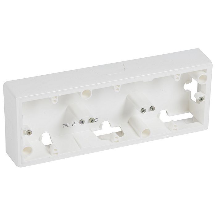 Короб для наружного монтажа 3 поста (белый) Valena Classic Legrand (776183)