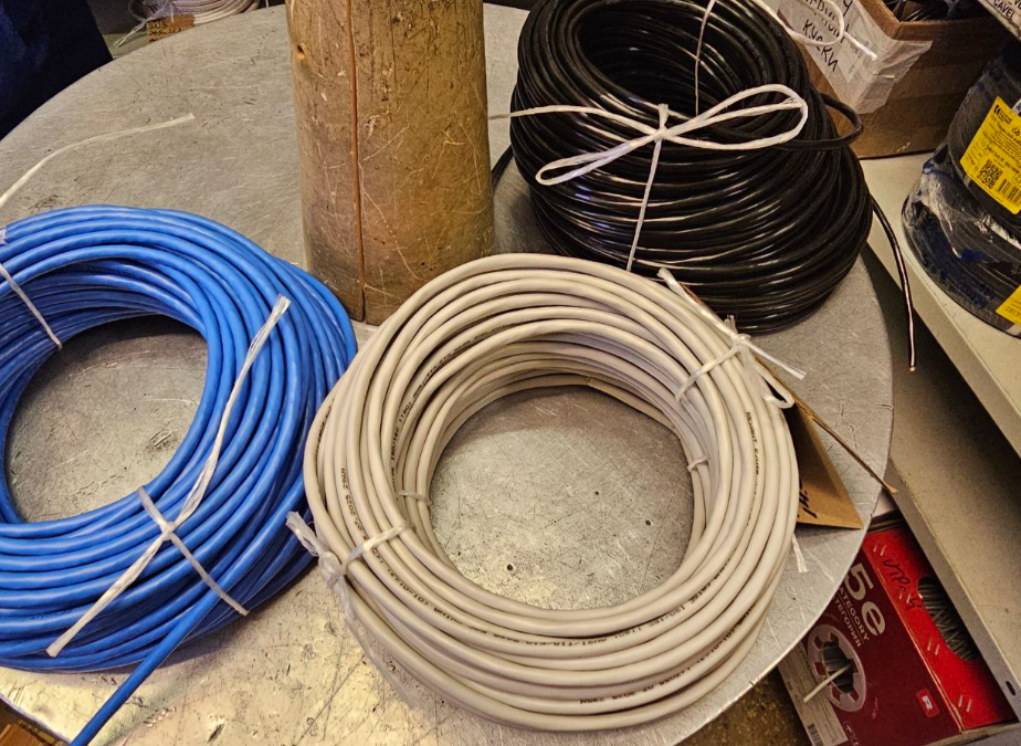 Склад магазина Электромастер (витая пара UTP, FTP)