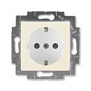Розетка с заземлением с защитными шторками 16А (слоновая кость/белый) Levit ABB