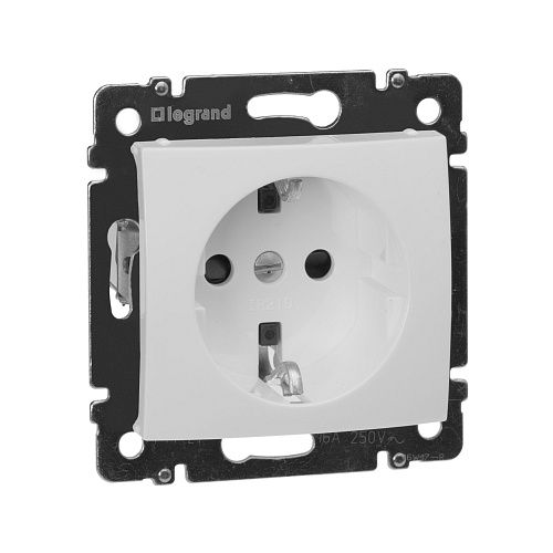 Розетка с заземлением с защитными шторками (белая) Valena Classic Legrand/Daccord (774421)