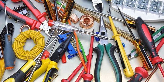 Инструменты электрика – собираем комплект для домашнего мастера