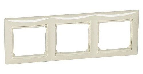 Рамка 3 поста горизонтальная (слоновая кость) Valena Classic Legrand/Daccord (774353)
