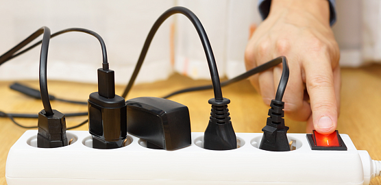 Сколько приборов можно включить в одну розетку и как выбрать удлинитель?