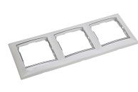 Рамка 3 поста горизонтальная (белый/хром) Valena Classic Legrand (774293) Рамка 3 поста горизонтальная (белый/хром) Valena Classic Legrand (774293)